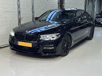 Unfallwagen BMW 5-serie 540i M-PAKKET DAK|MASSAGE|VENTILATIE|VIRTUAL|HU|360CAM|H&K FULL OPTIONS 2018/12