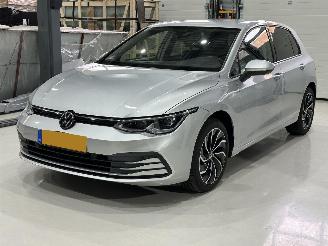 skadebil auto Volkswagen Golf TSI R-LINE DSG IQ LED / BLIND SPOT / CAMERA / STUURVERW VOL! 2021/11