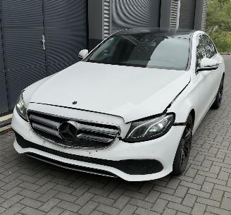 Schadeauto Mercedes E-klasse LED / CAMERA / NAVIGATIE / AMG VELGEN VOLLEDIG RIJDBAAR 2016/9