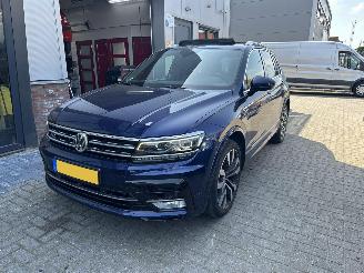 Vaurioauto  passenger cars Volkswagen Tiguan 2.0TDI 4-MOTION FULL R-LINE DAMAGE FREE / ALL OPTIONS PANO/SIDE ASSIST/KEYLESS/DYNAUDIO/360CAM 2017/9