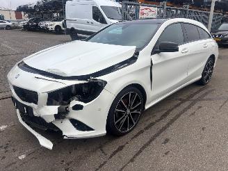 Coche siniestrado Mercedes Cla-klasse W117 2015/6
