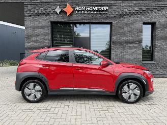 Vaurioauto  passenger cars Hyundai Kona Electric 64kWh 204PK Aut. Premium 2021/4