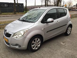 krockskadad bil auto Opel Agila Agila 1.2 edition met zeer lichte schade 2010/3