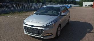 skadebil auto Hyundai I-20 1.2-16v Airconditioning Elektrische ramen Elektrische-spiegels met verwarming Centrale vergrendeling met afstandsbediening radio Usb 2015/3