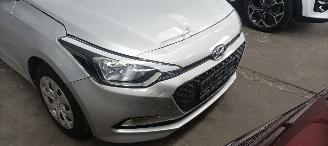 Hyundai I-20 Bj:03-2015 1.2-16v benzine Airco Elektrische ramen Elektrische-spiegels centrale vergrendeling met afstandsbediening picture 7