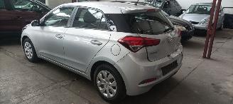 Hyundai I-20 Bj:03-2015 1.2-16v benzine Airco Elektrische ramen Elektrische-spiegels centrale vergrendeling met afstandsbediening picture 3