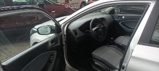 Hyundai I-20 Bj:03-2015 1.2-16v benzine Airco Elektrische ramen Elektrische-spiegels centrale vergrendeling met afstandsbediening picture 8