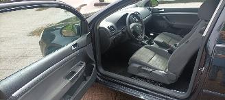 Volkswagen Golf Bj:12:2006 1.4-benzine Climatecontrol CruiseControl Leren-Stuurwiel Mistlampen Parkeersensoren achter Trekhaak afneembaar Metallic Lak picture 11