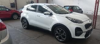 krockskadad bil auto Kia Sportage Bj:12-2019 Facelift GT-line 2.0-Diesel Automatik 4WD Led-Koplampen Led-Achterlichten Navigatie Climatecontrol Stoelverwarming Stuurwiel met verwarming trekhaak Audio-jbl Keyless entry 18-inch velgen 2019/12