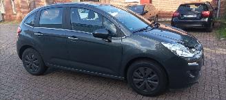 Vaurioauto  passenger cars Citroën C3 Bj:06-2016 1.2-12v benzine 82pk Airco Led-verlichting CruiseControl Leren-Stuurwiel Mistlampen Chroom design Radio met kleuren Display Apple CarPlay MirrorLink 2016/6