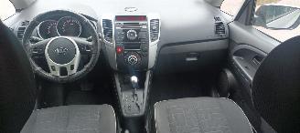 Kia Venga 1.6-16v Automaat Keyless entry Climatecontrol Stoelverwarming Lichtautomaat Privacyglas armsteun voor en achter Trekhaak Parkeersensoren 4xelek ramen Elektrische-spiegels met verwarming mistlampen 16 inch velgen picture 17