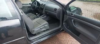 Volkswagen Golf Bj:12-2006 Tour Edition 1.4-16v 80pk Climatecontrol CruiseControl Leren-Stuurwiel armsteun elek-ramen elektrische Spiegel met verwarming Centrale vergrendeling met afstandsbediening mistlampen Parkeersensoren achter Trekhaak metallic lak picture 14