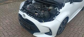 Toyota Yaris Bj:11-2024 Black& White Edition 1.5-Hybrid Climatecontrol CruiseControl Stoelverwarming Lichtautomaat Privacyglas Full-Led koplampen Apple Car Android Systeem Inductie laadstation Stuurwiel met verwarming Achteruitrijcamera 4xelek ramen picture 15