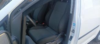 Volkswagen Caddy Bj:02-2016 Lkw Facelift model 2.0 TDI DPF 75pk Airconditioning Elektrische ramen Elektrische-spiegels met verwarming Centrale vergrendeling met afstandsbediening Start-Stop systeem Tussenwand met glas achteruitrijspiegel Radio met usb schuifdeur Rechts la picture 12