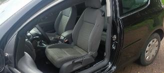 Volkswagen Golf Bj:12-2006 1.4-Benzine 80pk Climatecontrol CruiseControl Leren-Stuurwiel armsteun elek-ramen elektrische Spiegel Centrale vergrendeling met afstandsbediening mistlampen Parkeersensoren afneembare trekhaak Metallic lak picture 13