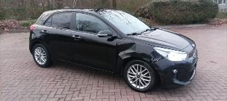 Avarii autoturisme Kia Rio Dream-Team 1.4 Benzine Automaat Navigatie Climatecontrol Stoelverwarming Lichtautomaat Privacyglas Stuurwiel met verwarming Achteruitrijcamera 2019/11