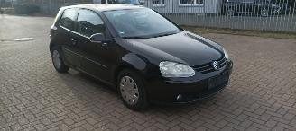 Damaged car Volkswagen Golf Tour Edition 1.4 Benzine Climatecontrol CruiseControl Leren-Stuurwiel armsteun elek-ramen elektrische Spiegel met verwarming Centrale vergrendeling met afstandsbediening mistlampen Parkeersensoren achter afneembare trekhaak Metallic 2006/12