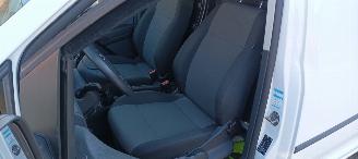 Volkswagen Caddy Bj: 2-2016 2.0TDI euro6 Airconditioning Elektrische ramen Elektrische-spiegels met verwarming Centrale vergrendeling met afstandsbediening Start-Stop systeem 16-inch Velgen picture 13