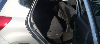 Kia Venga Bj: 8-2013 1.6 Automatik Climatecontrol Keyless-entry Stoelverwarming Lichtautomaat Privacyglas leren stuurwiel armsteun voor en achter Trekhaak Parkeersensoren mistlampen 16 inch velgen picture 17