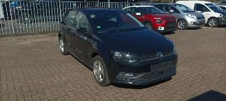 Damaged car Volkswagen Polo 1.4-TDI 75pk euro-6 Climatecontrol Stoelverwarming Regensensor leren stuurwiel mistlampen Elektrische ramen Elektrische-spiegels met verwarming Centrale vergrendeling met afstandsbediening Start-Stop systeem 15-inch velgen Front radar assistent 2016/2