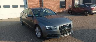 škoda osobní automobily Audi A5 2.0-TDI Automatik Navi Led Climatecontrol CruiseControl Stoelverwarming Lichtautomaat Regensensor Lichtautomaat Mistlampen Afneembare trekhaak Parkeersensoren 18-inch velgen 2016/2
