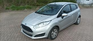 uszkodzony samochody osobowe Ford Fiesta 1.5-TDCI airco Stoelverwarming leren stuurwiel led verlichting elektrische inklapbare buitenspiegels met verwarming Centrale vergrendeling met afstandsbediening Parkeersensoren voor en achter 2016/6