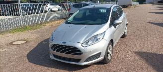  Ford Fiesta 1.5-TDCI Airconditioning Led koplampen Parkeersensoren voor en achter Elektrische inklapbare buitenspiegels met verwarming en led verlichting Stoelverwarming Leren stuurwiel met radio bediening 2016/6