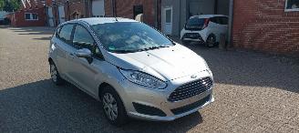 Ford Fiesta 1.5-TDCI Airconditioning Led koplampen Parkeersensoren voor en achter Elektrische inklapbare buitenspiegels met verwarming en led verlichting Stoelverwarming Leren stuurwiel met radio bediening picture 10