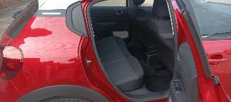 Citroën C3 You! Uitvoering 1.2-benzine 2-Tone Pearl metallic lak Full-Led koplampen Led verlichting Mistlampen Dab Radio elektrische buitenspiegels met verwarming Centrale vergrendeling met afstandsbediening Start-Stop systeem Drivelane assistent Stoelverwarming Lic picture 16