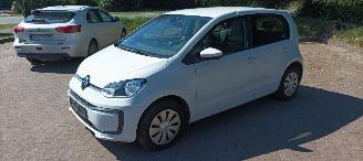 krockskadad bil auto Volkswagen Up! 1.0-Mpi 65pk Move airconditioning Cruisecontrol Drivelane assistent Led verlichting Achteruitrijcamera Parkeersensoren achter Elektrische ramen start/stop systeem Centrale vergrendeling met afstandsbediening 2021/9