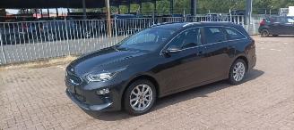 damaged passenger cars Kia Ceed 1.6-Diesel 136pk Full-Led Navi JBL-audio Leder Sportstoelen/Memory Stoelverwarming stuurwiel met verwarming keyless Entry Blindspot Drivelane assistent Dimmende binnenspiegel Achteruitrijcamera Elektrische achterklep inductie telefoon lader auto-parkeren 2018/9