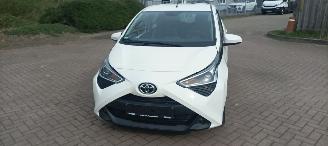 Avarii autoturisme Toyota Aygo Aygo X Facelift 1.0VVT-i 5-deurs Airconditioning Led Dagrijverlichting Led achterlichten Elektrische ramen Elektrische-spiegels met verwarming Centrale vergrendeling met afstandsbediening Hoogglans buiten design 2018/9