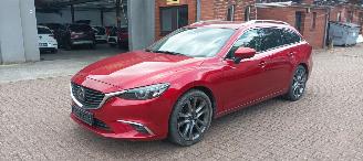 Vaurioauto  passenger cars Mazda 6 2.2 Automatik 4x4 Leder Navi Led-Koplampen Led-Achterlichten Stoelverwarming Lichtautomaat Privacyglas keyless Entry 2015/2