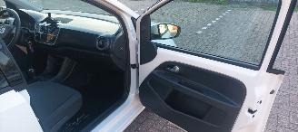 Volkswagen Up! Bj:08-2019 Move Up! 5drs Airconditioning Navigatie-Houder Cruisecontrol Bordcomputer Frontbrakeassistcamera Elektrische ramen Centrale vergrendeling met afstandsbediening Start-Stop systeem 15-inch velgen Parkeersensoren Led-dagrijverlichting picture 19