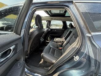 Volvo Xc-60 2.0 B5 Momentum Exclusief -PANO-AUTOMAAT-NAVI-LEDER picture 10