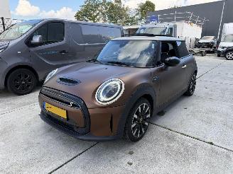 Schadeauto Mini Electric Camden Edition 33 kWh -PANO-CAMERA-LEDER 2021/12
