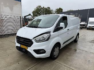 Schadeauto Ford Transit Custom 320 2.0 TDCI L2H2-NAVI-AIRCO 2020/7