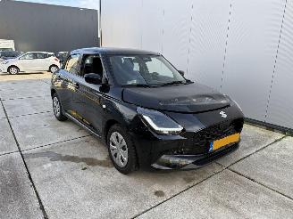 damaged passenger cars Suzuki Swift 1.2 Copmfort Smart HYBRID-NAVI-CAMERA-PDV 2025/6
