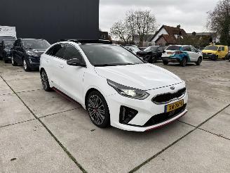 Schadeauto Kia Proceed 1.6 T-GDI-GT AUTOMAAT-PANO-CAMERA-NAVI-PDC 2019/2