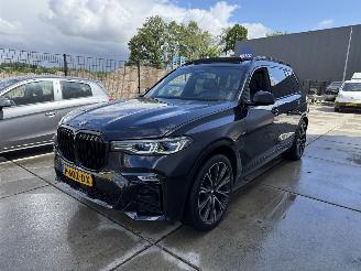 uszkodzony samochody osobowe BMW X7 xDRIVE 40i High Executive 7pers-PANO-LEDER-360 CAMERA-4 WIEL BESTURING 2022/2