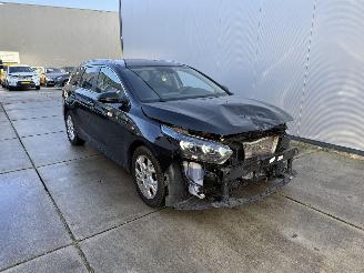 skadebil auto Kia Ceed 1.0 T-GDi MHEV DYNAMICPLUS LINE-AUTOMAAT-NAVI-CAMERA-PDC 2024/2