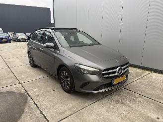 skadebil auto Mercedes B-klasse 180 Business Solution AUTOMAAT-PANO-CAMERA-NAVI-LEDER 2019/5