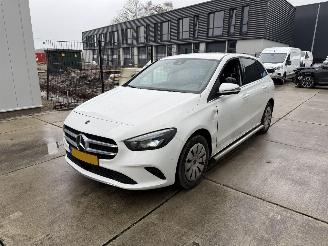 skadebil auto Mercedes B-klasse 200 d AUTOMAAT -CAMERA-PDC-NAVI 2023/2