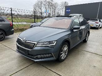 Unfallwagen Skoda Superb 1.4 PLUG IN HYBRID AUTOMAAT-PANO-NAVI-CAMERA 2021/2