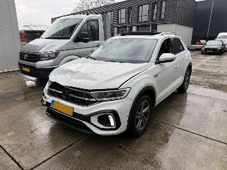 Voiture accidenté Volkswagen T-Roc 1.5 TSI R-LINE-DSG-PANO-KEYLESS-CAMERA-NAVI-CRUISE 2024/7