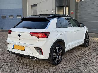 Vaurioauto  passenger cars Volkswagen T-Roc 1.5 TSI DSG R-Line Pano 2022/5