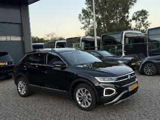 Voiture accidenté Volkswagen T-Roc 1.5 TSI DSG Life 2023/3