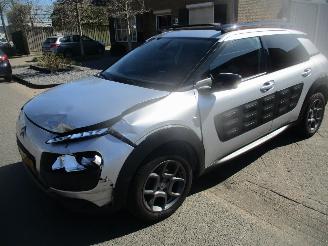 Schadeauto Citroën C4 cactus PURETECH BUSINESS CLIMA NAVI CLIMA  PANO 2017/6