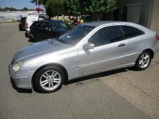 damaged passenger cars Mercedes C-klasse SPORTCOUPE 180 KOMPRESSOR 2003/3