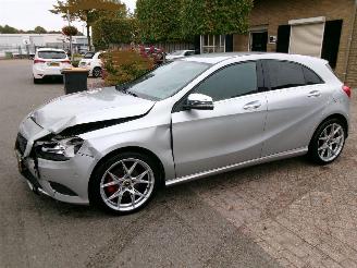 krockskadad bil auto Mercedes A-klasse 180 AMBITION AIRCO NAVI 2012/9